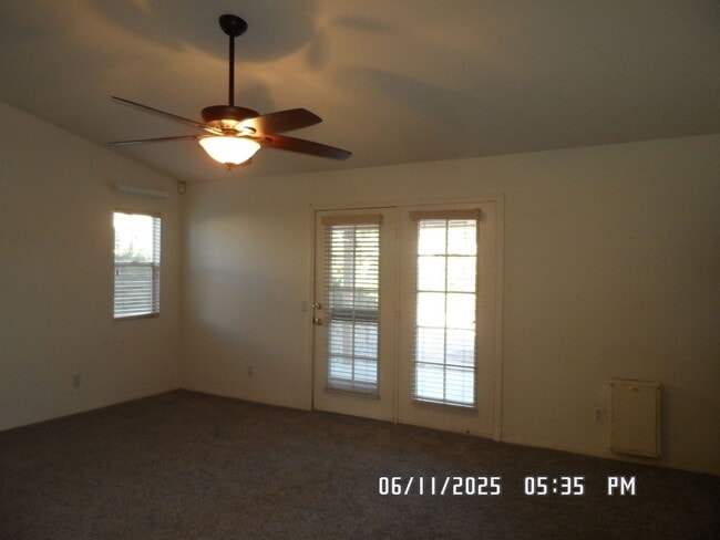 Building Photo - 3 Bedrooms, Den, 2 Bathrooms, 3 Car Garage...