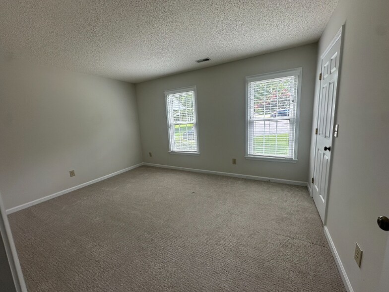 Building Photo - 6817 Fairpoint Ct