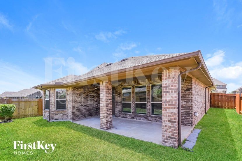 Building Photo - 4818 La Piedra Ln
