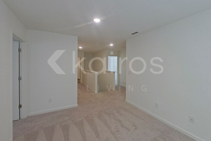 Building Photo - 112 Flat Rock Ml Trl