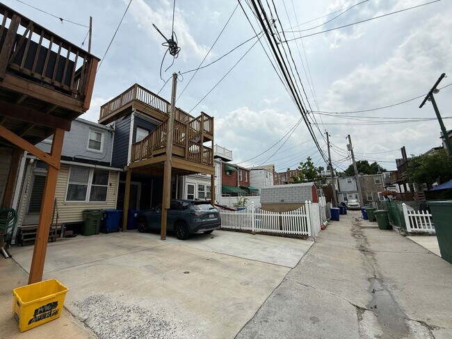 Building Photo - Charming 2 Bed w/ Parking | Steps from Latrobe Park — Locust Point!