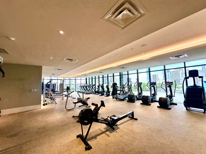 Building Photo - 1936 NW 2nd Ct