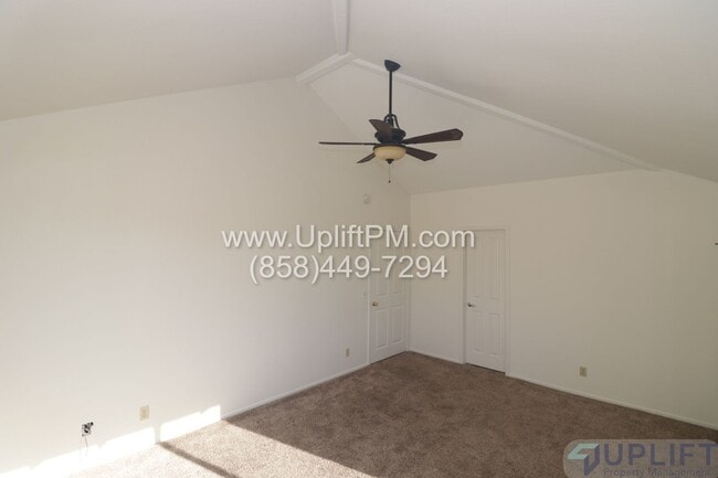 Building Photo - 4 Bedroom 2.5 Bath in San Diego Country Es...