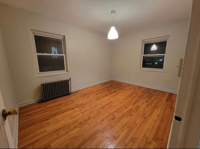 60 Crawford Ave 15 - 58 Crawford St