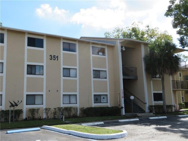 Building Photo - 351 Palm Way
