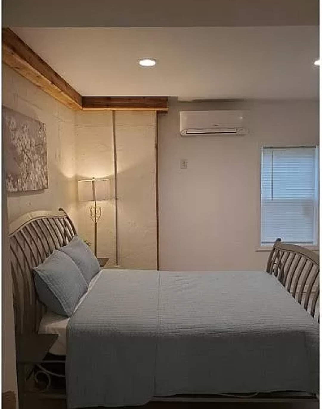 Second bedroom - 155 Rivershyre Cir