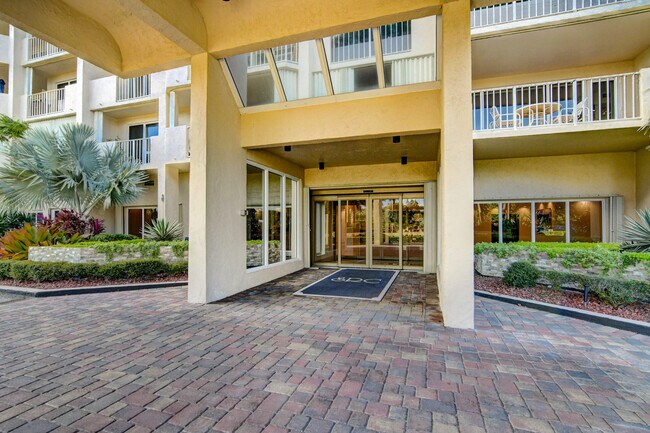 Building Photo - 4301 N Ocean Blvd