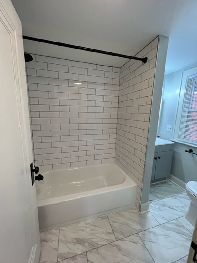 Building Photo - *Rare Find* Updated 3 Bedroom 2 Bathroom H...
