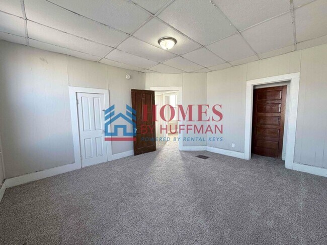 Building Photo - Large Two Bedroom House | Westside