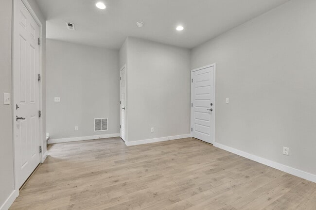 Building Photo - $2,620.95 - 3 Bed, 2.5 Bath Home in Aurora with AC and In Unit Laundry!
