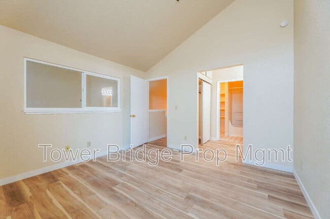 Building Photo - 1019 Dornajo Way