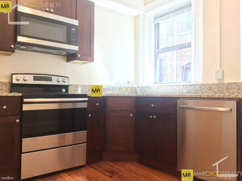 Building Photo - 1475 Beacon St