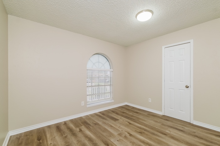 Building Photo - 305 Pebblebrook St