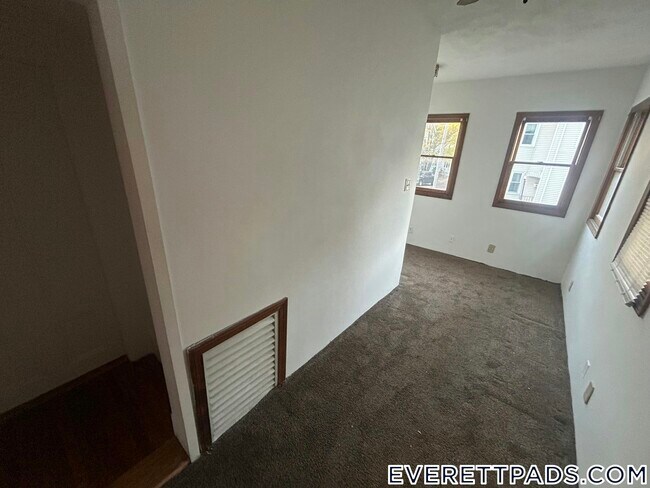 Building Photo - 42 Mansfield St