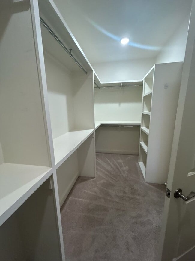 Building Photo - 3BR End-Unit in Westhaven | Main-Level Primary + Office + Bonus Room