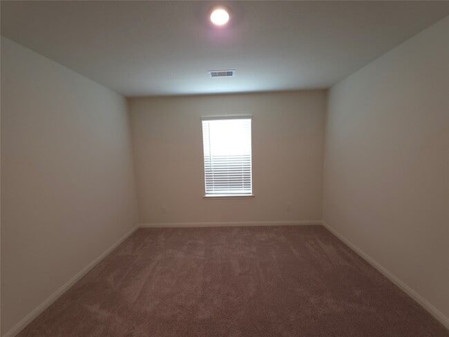 Building Photo - 305 Lone Mountain Dr