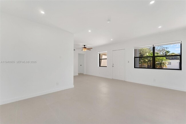 Building Photo - 600 SW 8th St