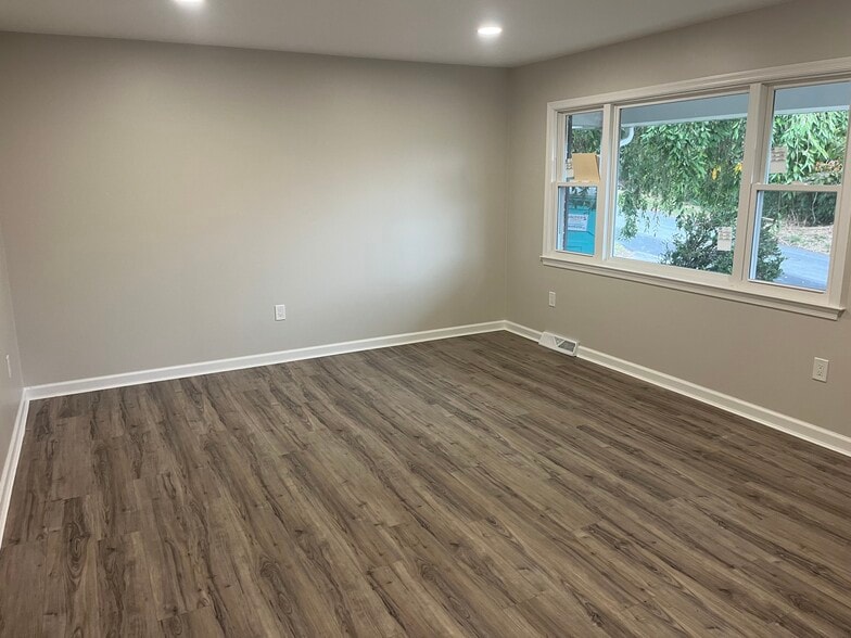Living room - 429 Penn St