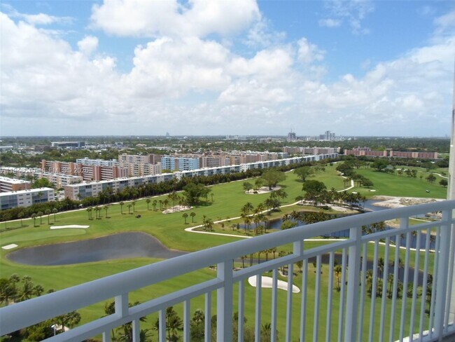 Building Photo - 1745 E Hallandale Beach Blvd