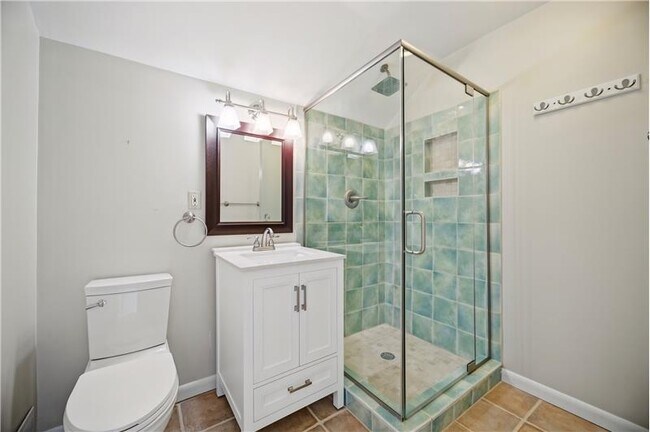Building Photo - 1044 Commodore Dr
