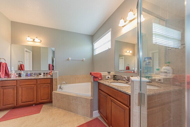 Building Photo - 4250 Diamond Square