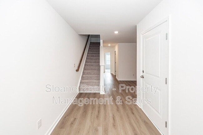 Building Photo - 4633 Forest Hills Dr