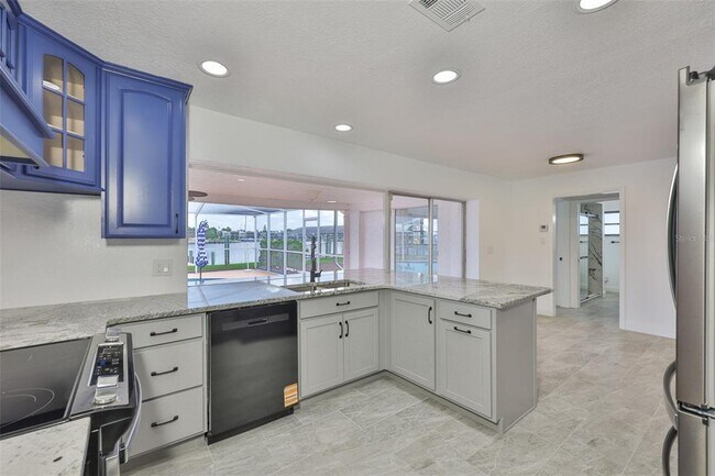 Building Photo - 6422 Lake Sunrise Dr