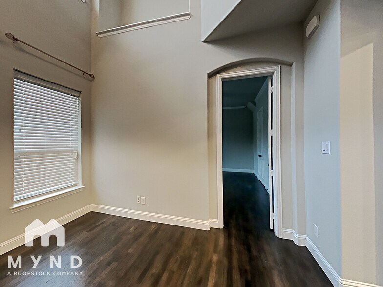 Building Photo - 868 Dartford Dr