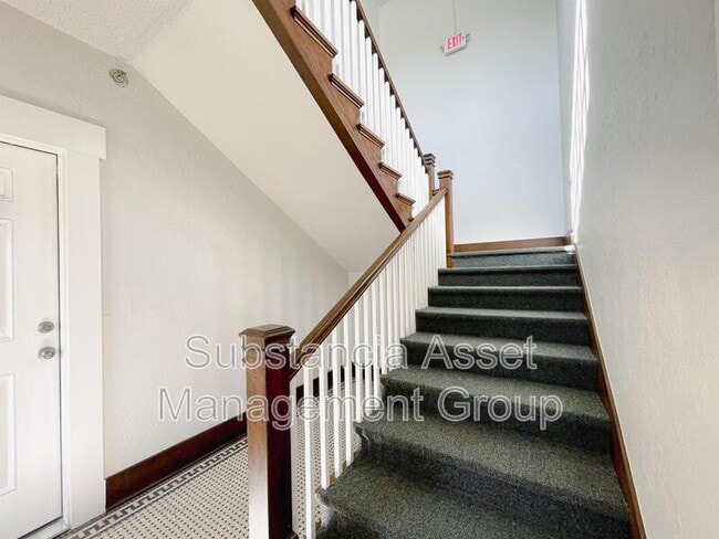 Building Photo - 727 Culbertson Dr