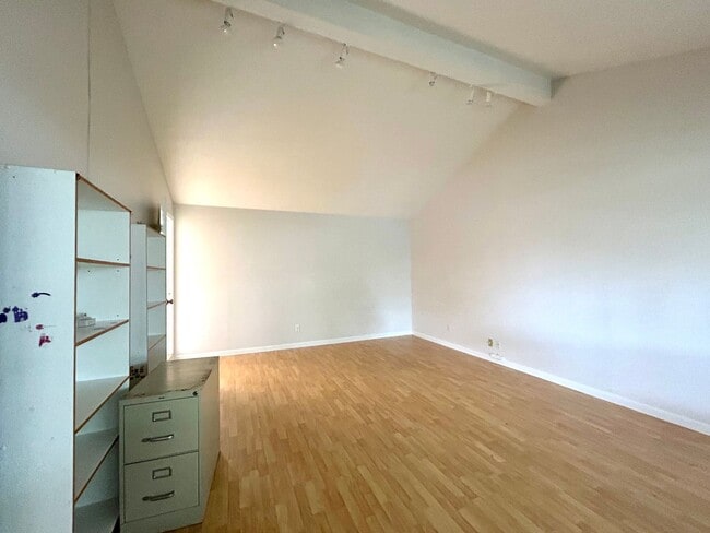 Building Photo - Beautiful 4BD Home | Fireplace, Fenced Backyard, Deck, Garage & A/C