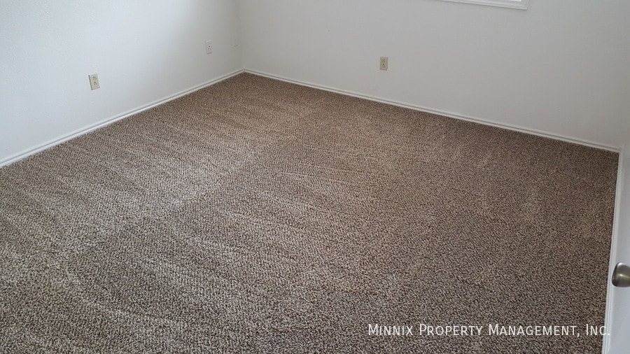 Building Photo - 8208 Vernon Ave