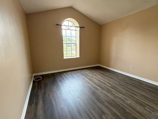 Building Photo - 625 Remington Oak Dr