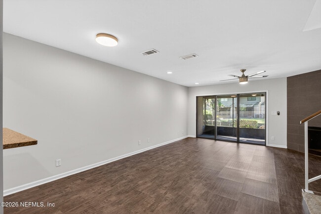 Building Photo - 7701 Baymeadows Cir W