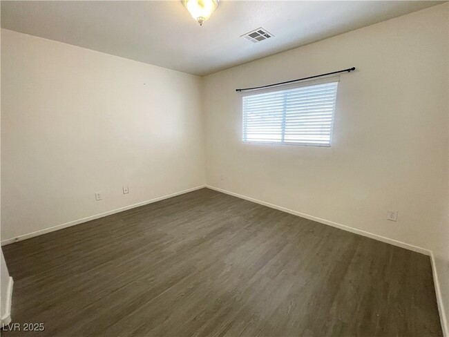 Building Photo - 1836 N Luna Alegre St