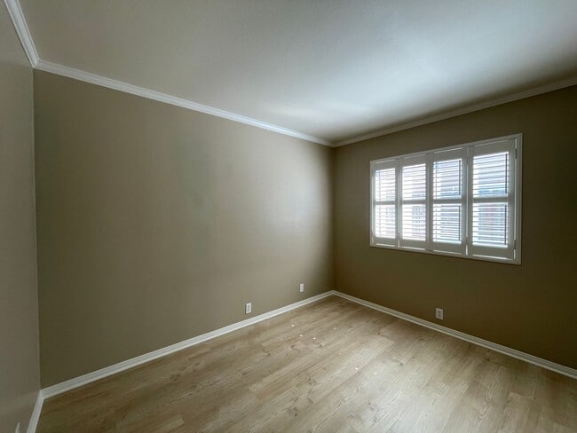 Building Photo - Recently Remodeled 4 Bedroom 2 Bath Single...