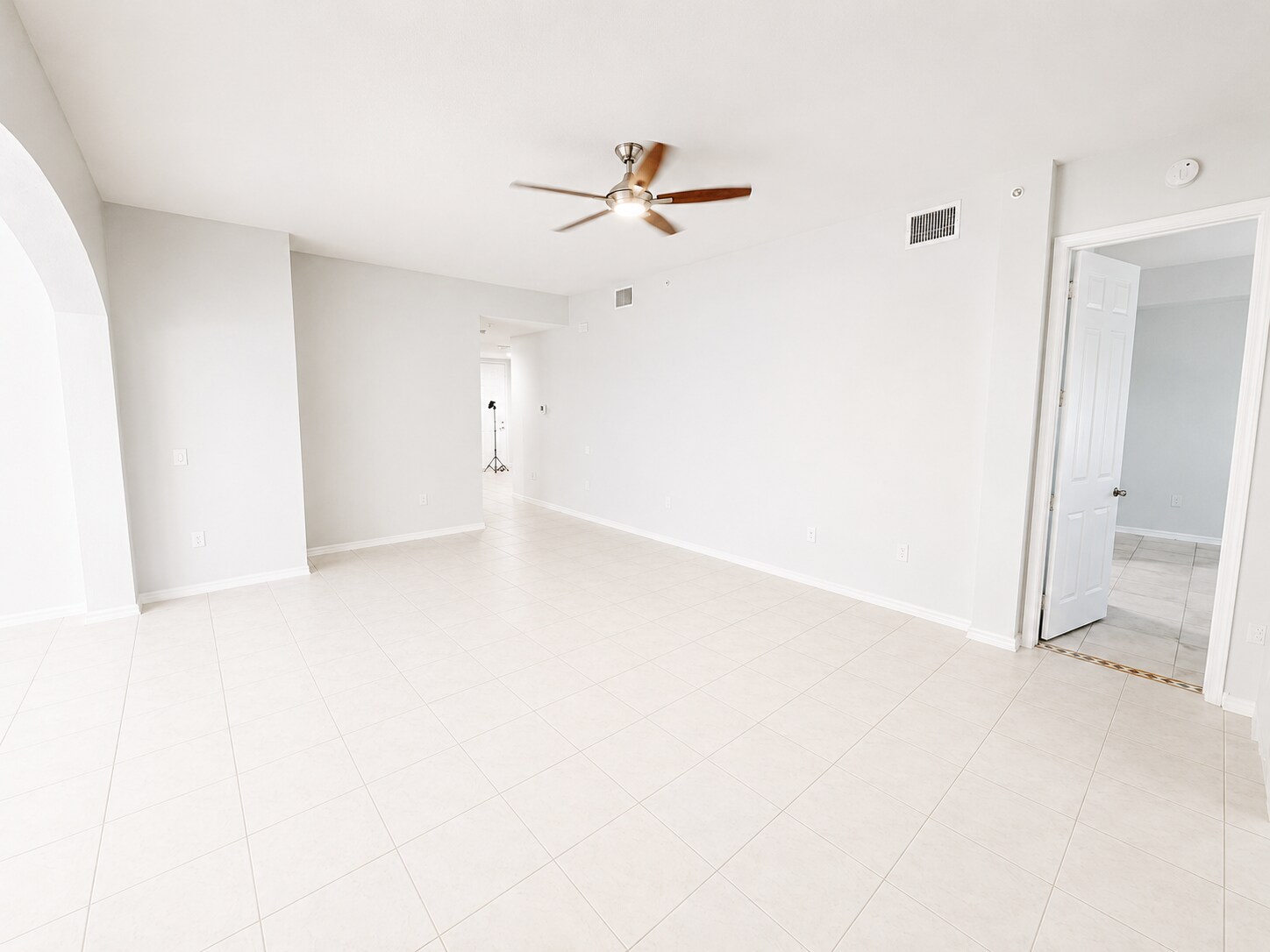 Building Photo - 1445 Mariposa Cir