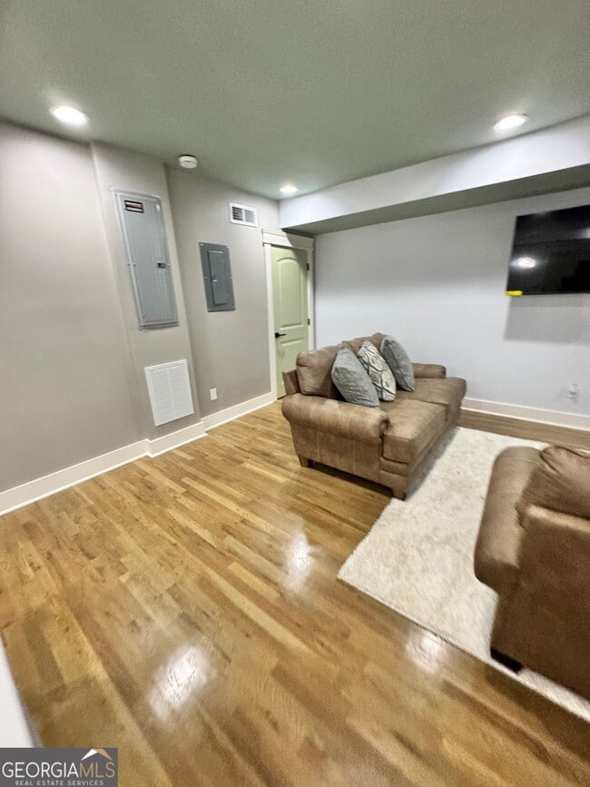 Building Photo - 2618 Meadow Lark Dr