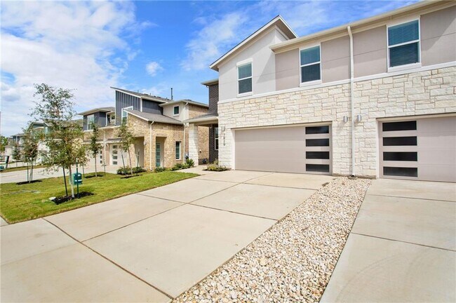 Building Photo - 1029 Winnsboro Lp