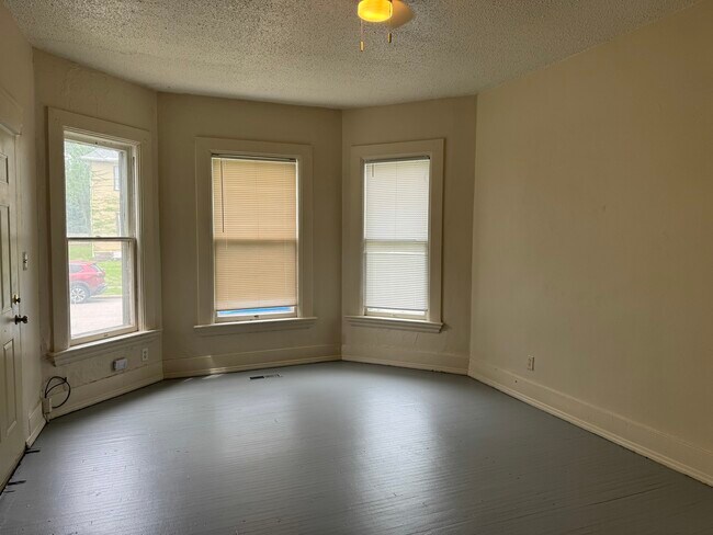 Building Photo - 1421 Grand Ave