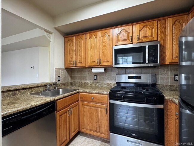 Building Photo - 5 Lexington Hills Rd