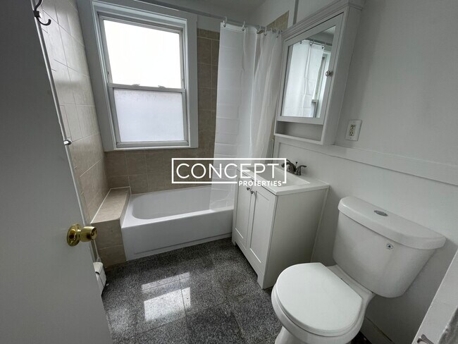 Building Photo - 6 Bowdoin Park