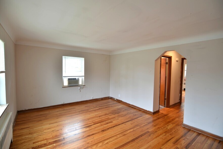 Building Photo - 6834 Park Ave