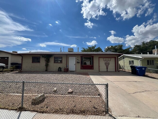Building Photo - NE 3/BD 1/BA 1/CG