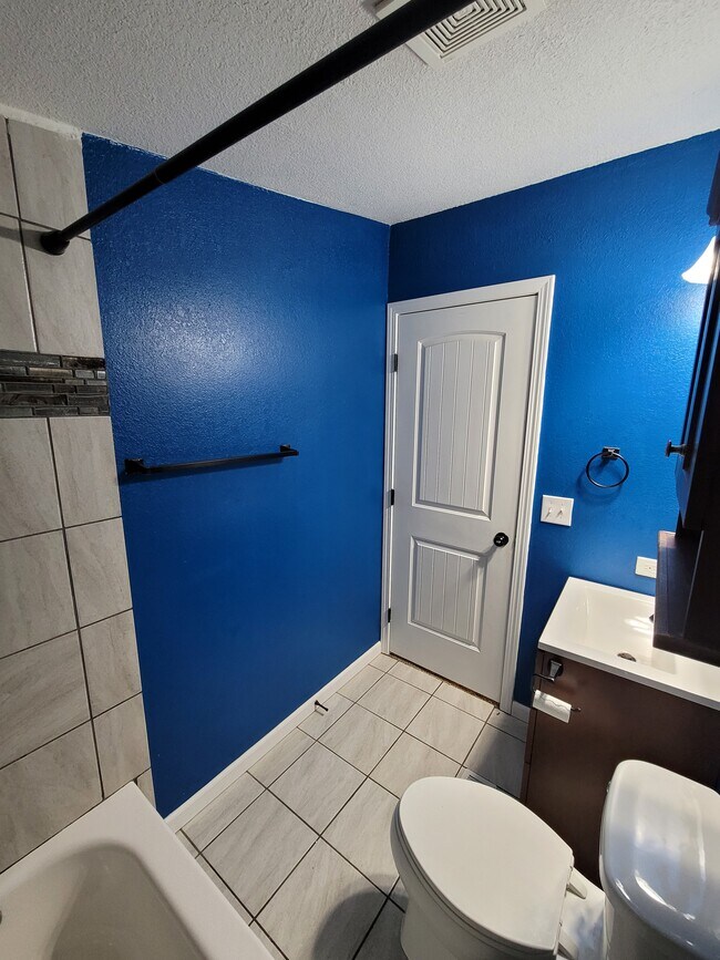 Building Photo - 11665 Blaney Rd S