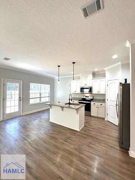 Building Photo - 156 Hamlet Ct