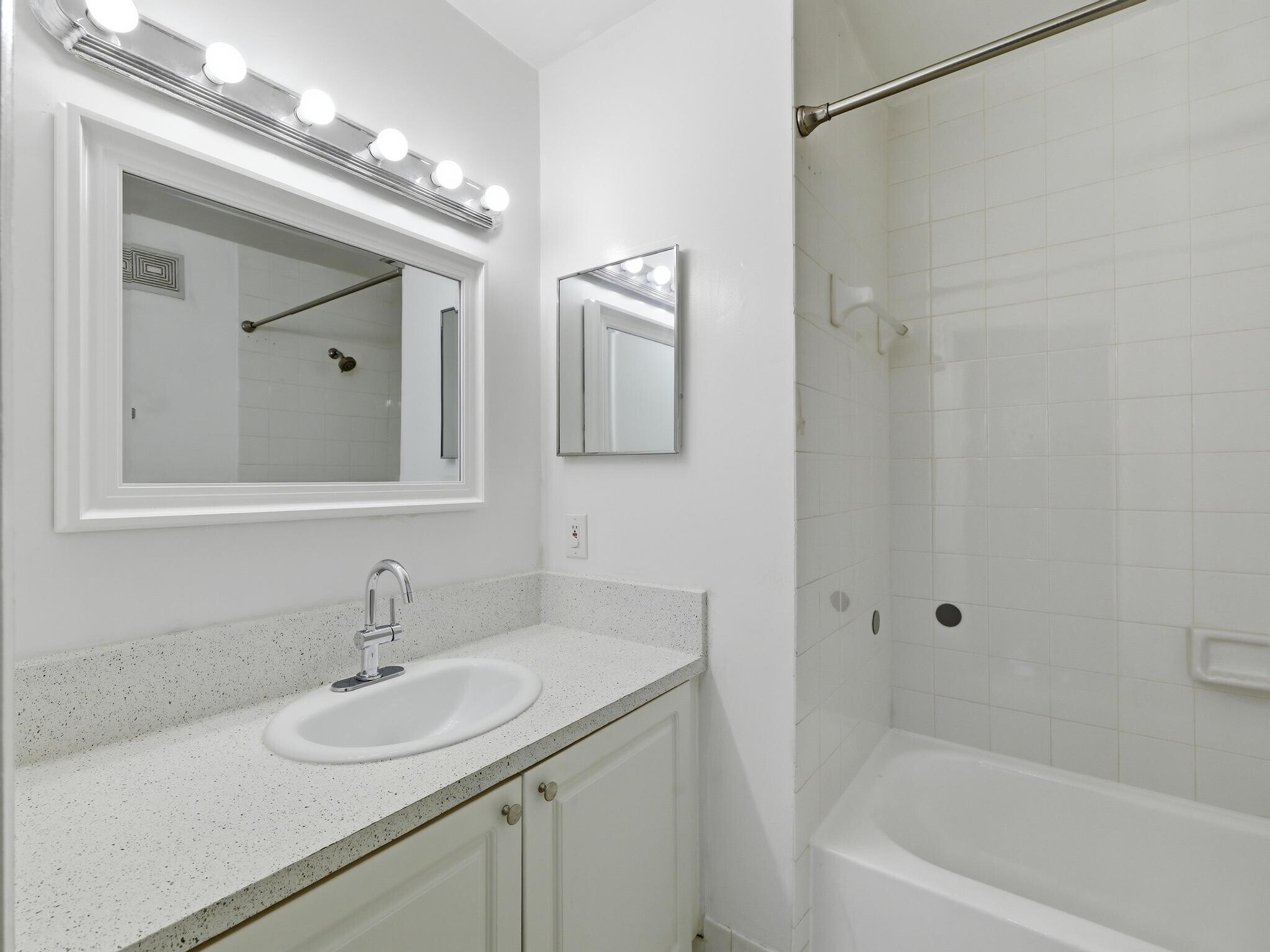 Building Photo - 12166 Saint Andrews Pl