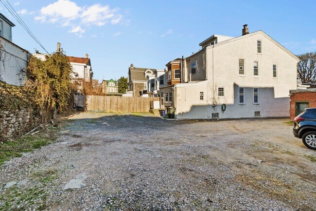 Building Photo - 3 bed 3bath