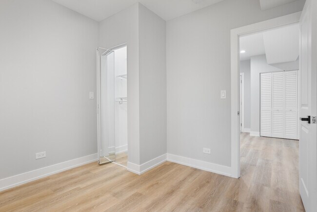 Building Photo - 1552 1/2 W Juneway Terrace