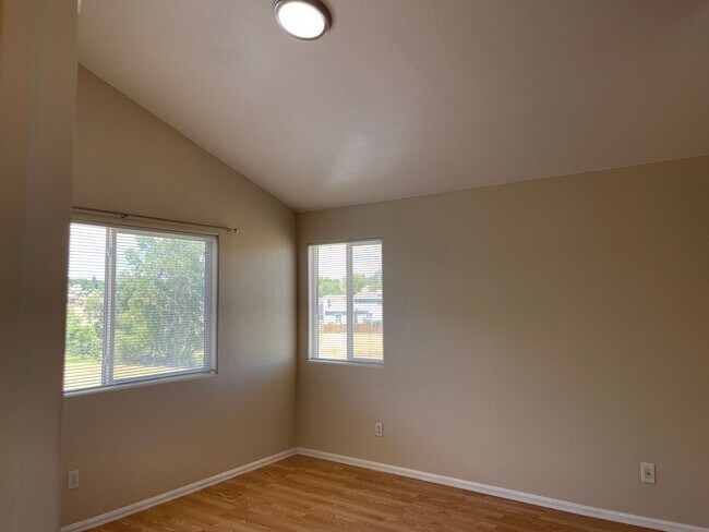Building Photo - 1021 S Walden Way