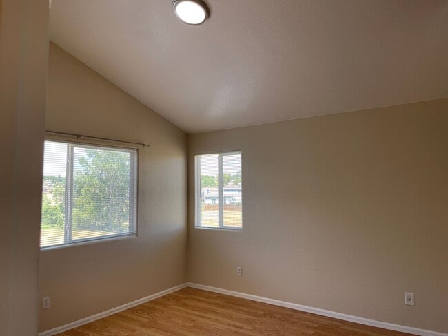 Building Photo - 2nd floor - 2 bed 2 bath with loft in Aurora!